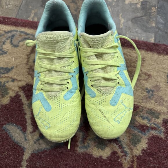 Kid's Puma Soccer Shoes - Picture 2 of 2